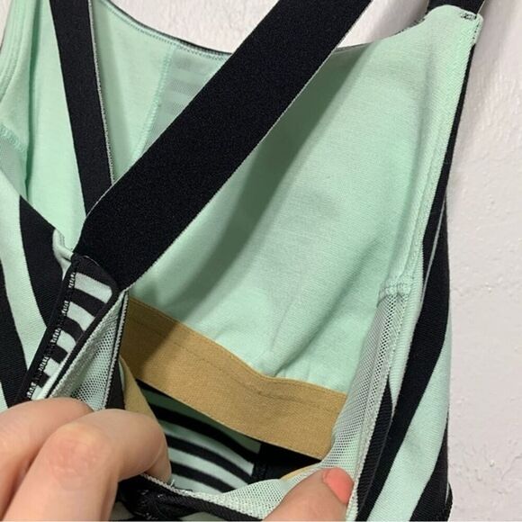 Lululemon Work It Out Tank Top sz 4 Scoop Neck Shelf Bra Black & Mint Athletic - Picture 4 of 5